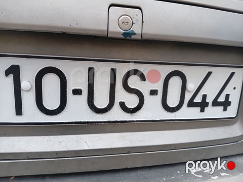 Avtomobil dövlət qeydiyyat nişanı: 10-US-044 - Format: 10-XX-XXX — Ceyranbatan