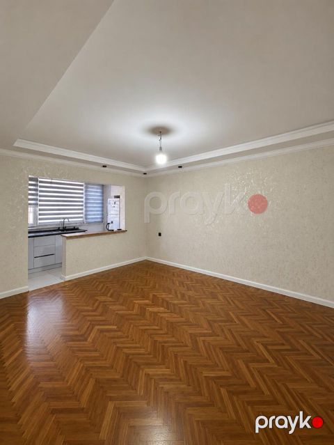 Bakı, Bakıxanov qəs., 4 otaqlı, Köhnə tikili, 75 kv. m — Bakı