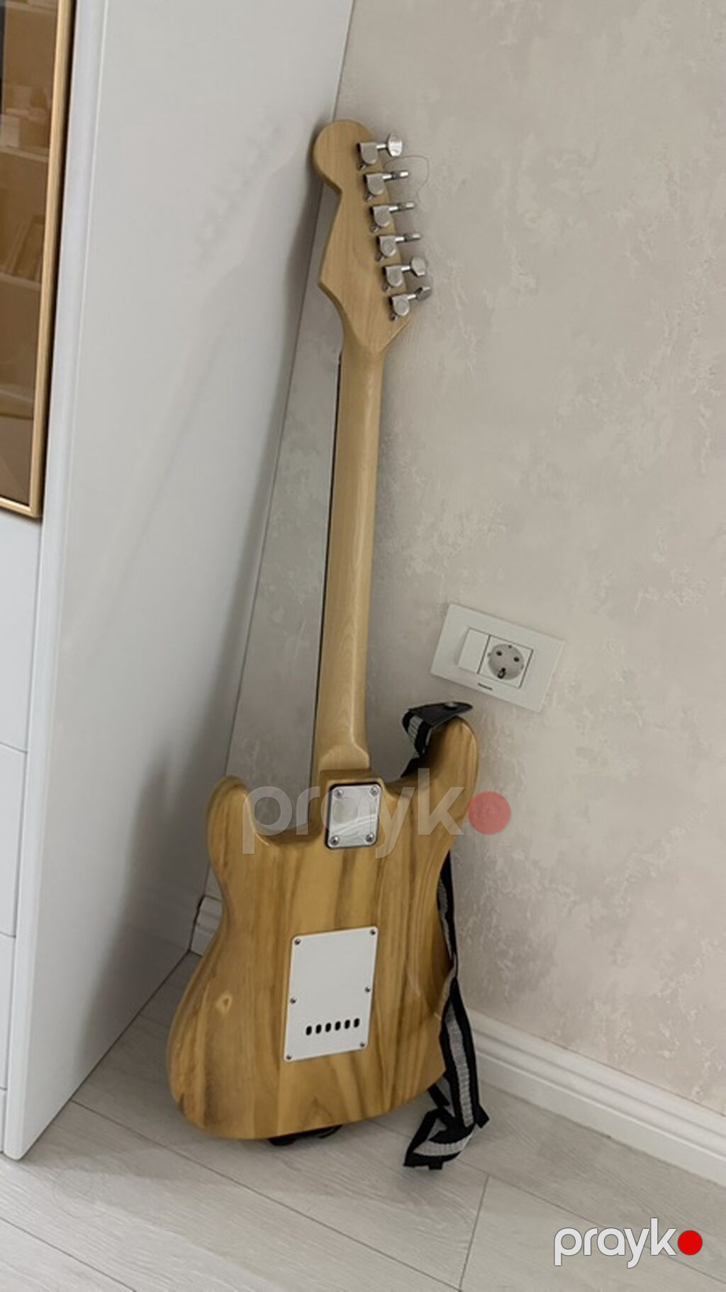 Təzədir gitar və kalonkası 800 alınıb işlədilməyib. Elektrik gitara — Gitarlar və digər simli alətlər, Bakı (2)