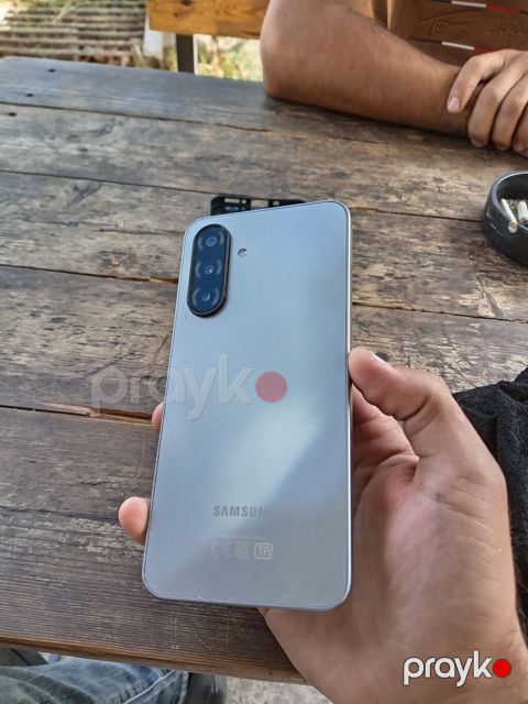 Samsung Galaxy A17, 256 GB, rəng - Gümüşü, Barmaq izi — Gəncə