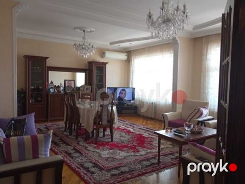 Satılır 5 otaqlı köhnə tikili 120 m² — Bakı