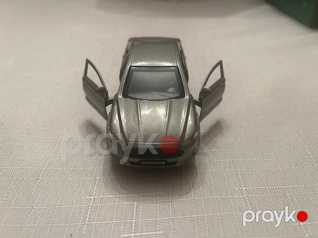 Metall oyuncaq avtomobil – sedan model - Korpus: döküm metal — Modellar, Bakı (3)