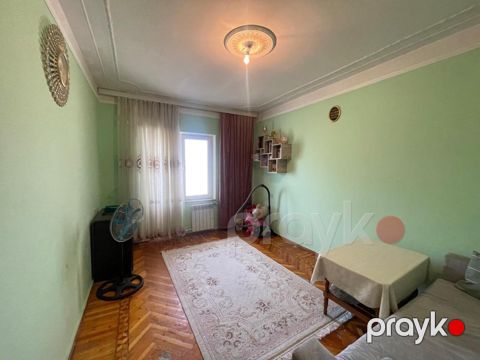 Satılır 2 otaqlı köhnə tikili 65 m² — Bakı