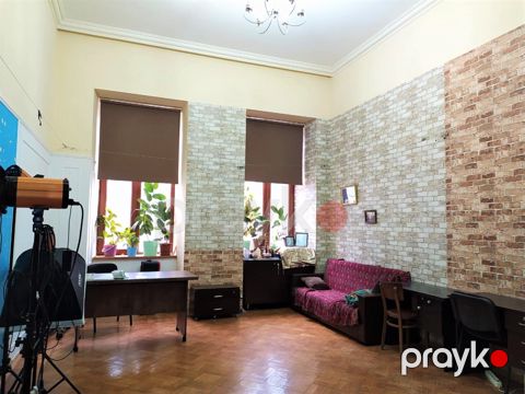 Satılır 4 otaqlı köhnə tikili 180 m² — Bakı