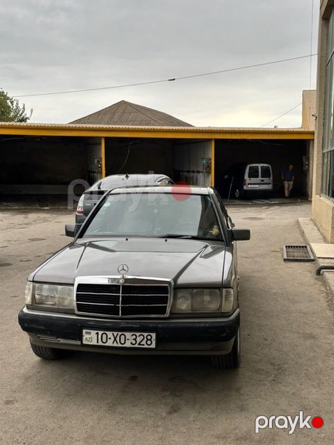 Mercedes 200 E, 2.0 L, 1991 il, 300 000 km — Salyan