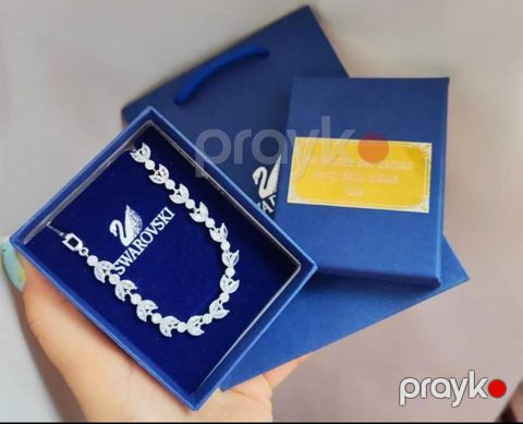Qolbaq Swarovski — Bakı