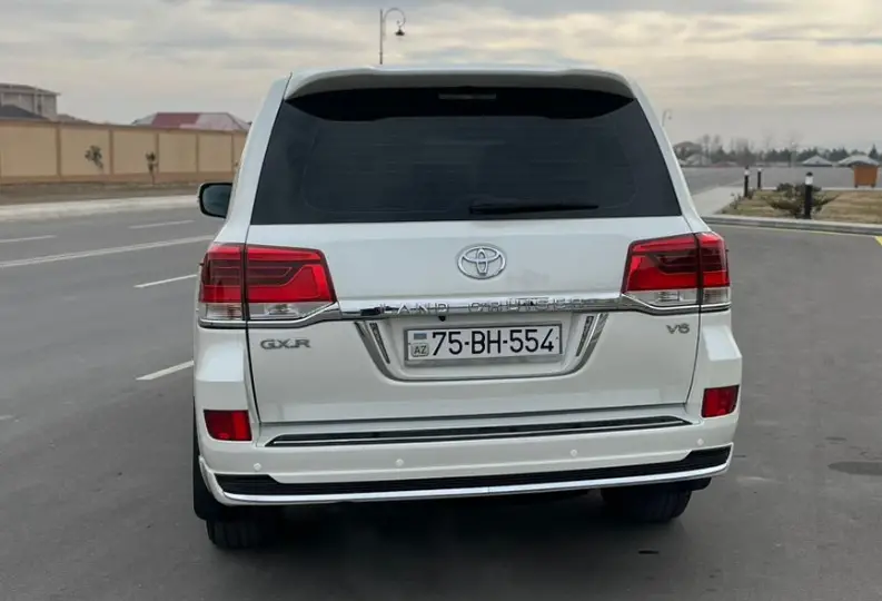 Toyota Land-Cruiser 2013 — gündəlik icarə — Passenger Car Rental