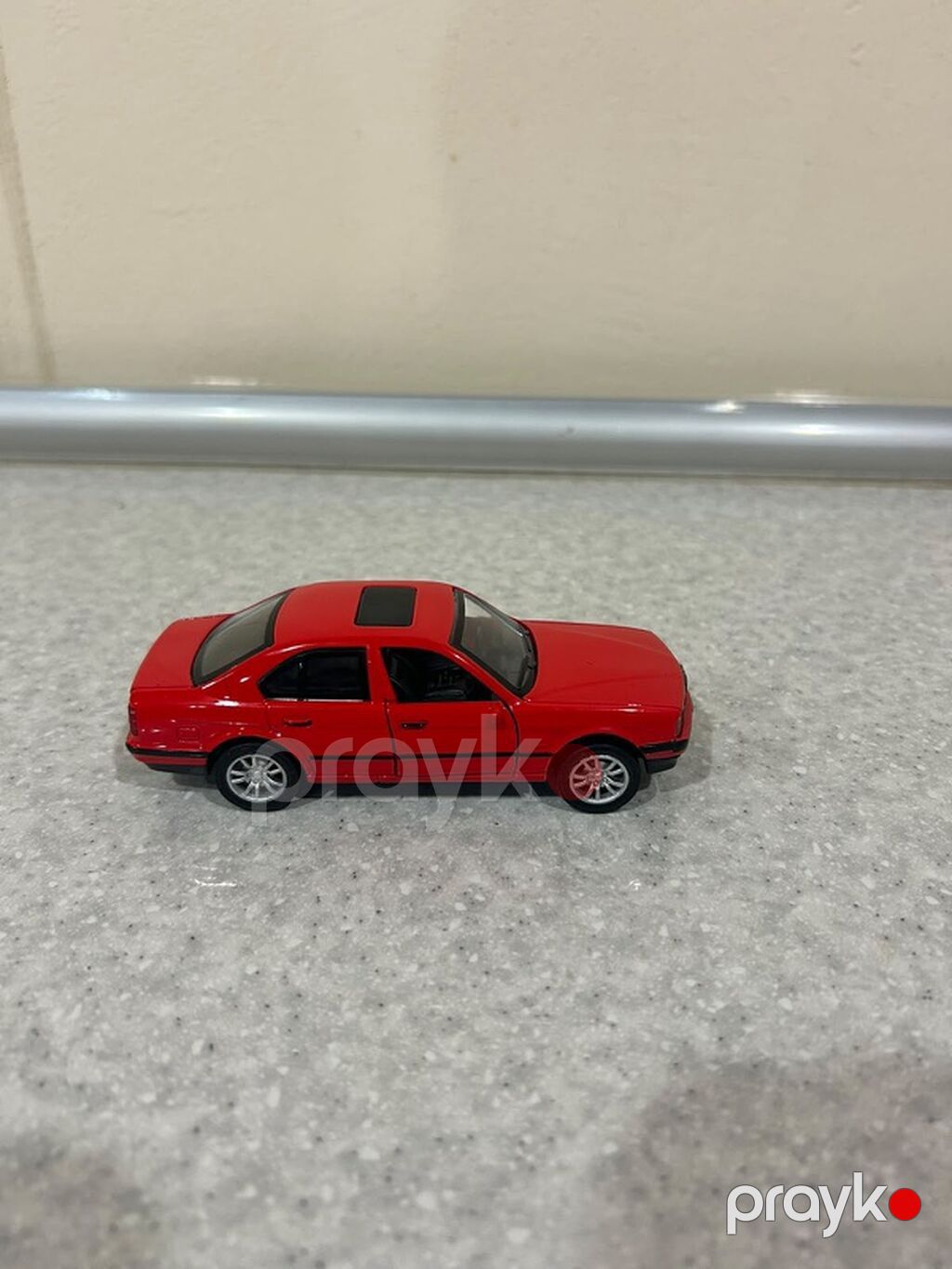 Qırmızı rəngli sedan miniatür avtomobil modeli - Korpus: dörd qapılı — Modellar, Bakı (5)