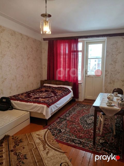 Satılır 1 otaqlı köhnə tikili 35 m²
