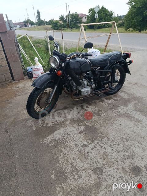 Klassik sovet tipli motosiklet – yanlarda çıxıntılı, hava ilə — Xaçmaz
