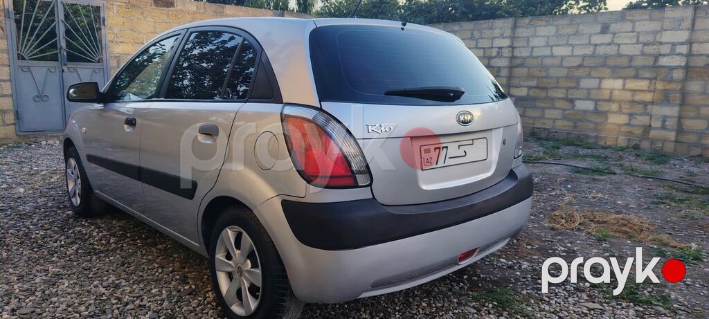 Kia Rio hatchback - Gümüş rəngli kuzov, 5 qapı - Mexaniki sürətlər — Avtomobillər, Quba (8)
