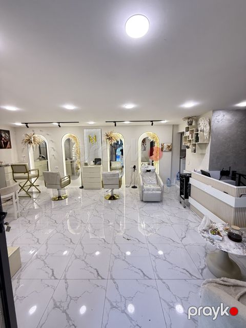 Satılır obyekt 90 m² — Bakı