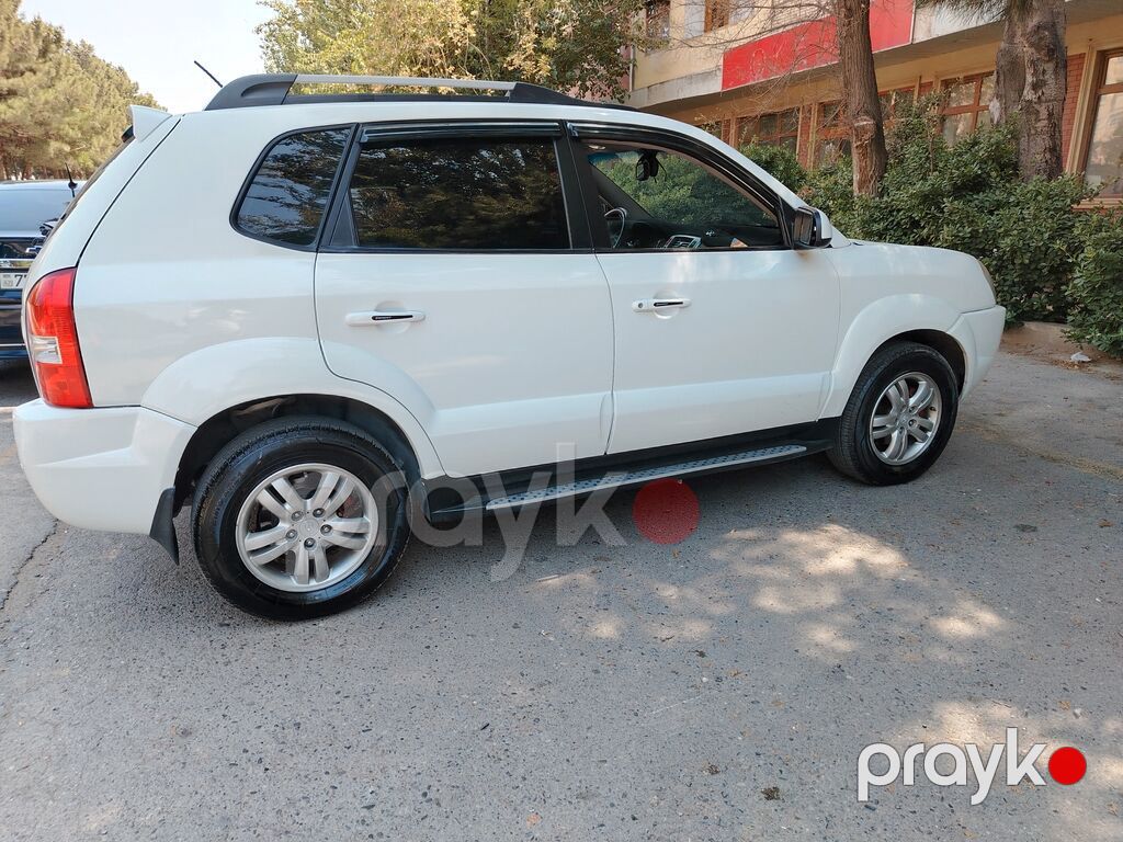 Hyundai Tucson, ağ rəngli kompakt SUV. Texniki və xüsusiyyətlər — Avtomobillər, Bakı (4)