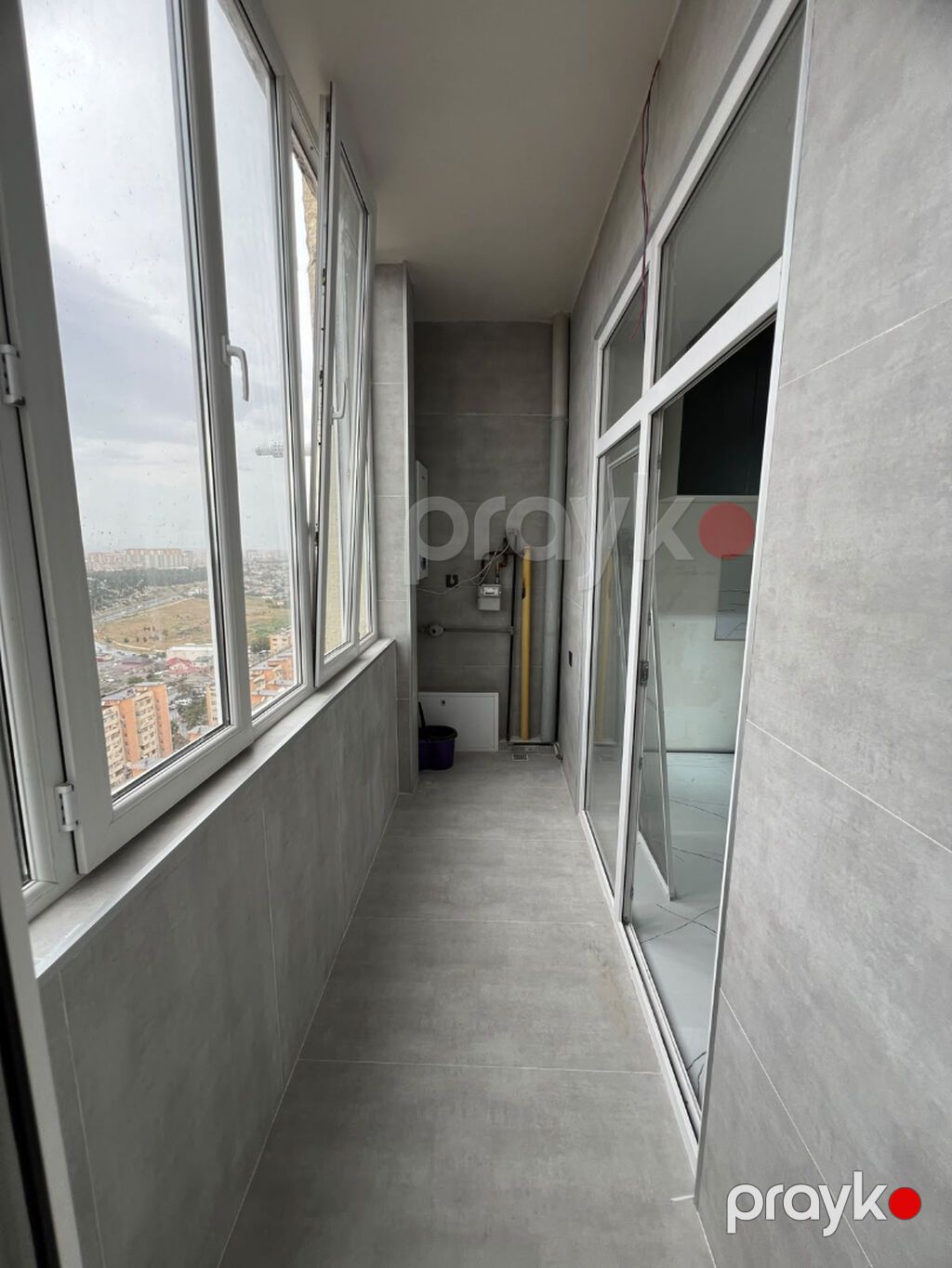 Ev həm əşyalı, həm də əşyasız şəkildə kirayə verilir. Əşyalı şəkildə — Mənzil, Bakı (9)