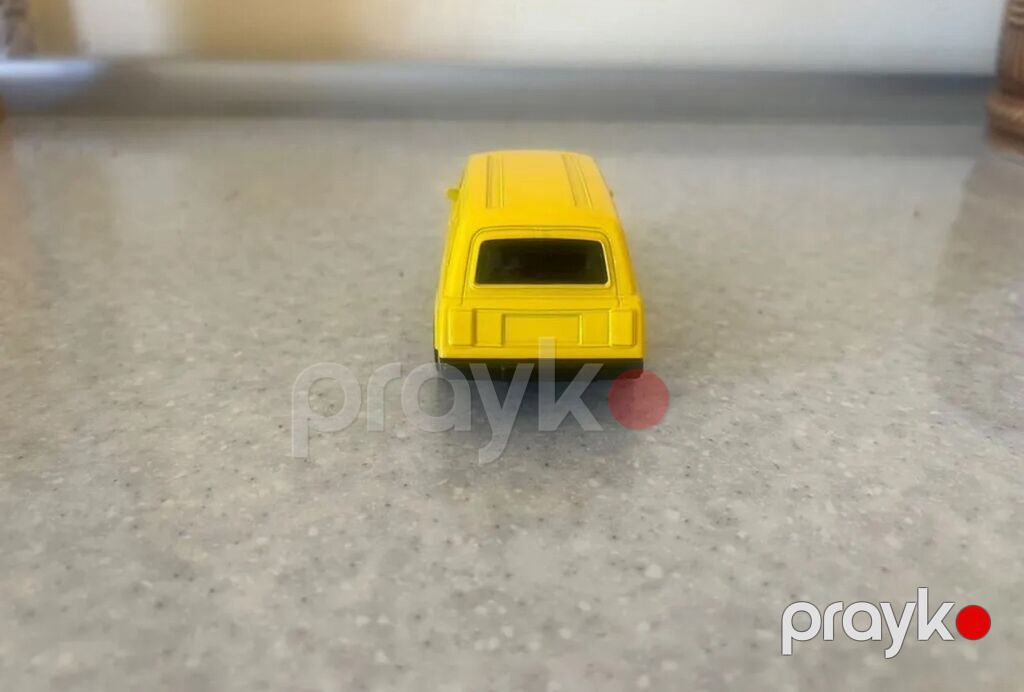 Sarı rəngli metal oyuncaq avtomobil modeli - Korpus: möhkəm metal — Modellar, Bakı (2)