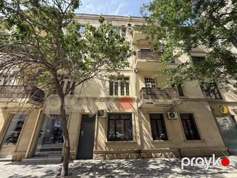 Satılır 3 otaqlı köhnə tikili 95 m² — Bakı