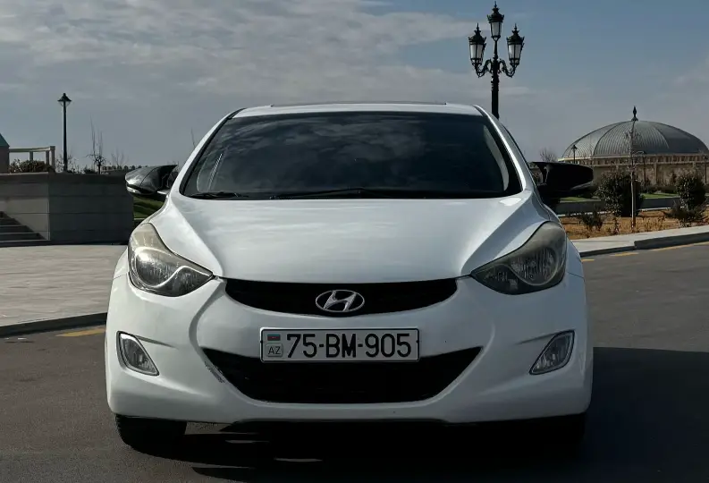 Hyundai Elantra 2011 — gündəlik icarə — Passenger Car Rental