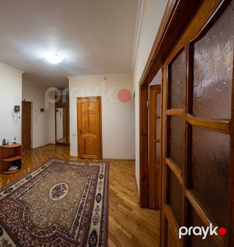 İcarəyə verilir 5 otaqlı yeni tikili 220 m²