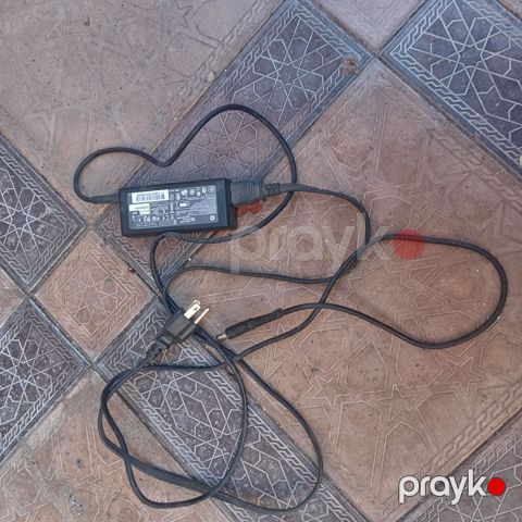 HP noutbuk adapteri/şarj cihazı - Brend: HP - Giriş: 100–240V — Bakı