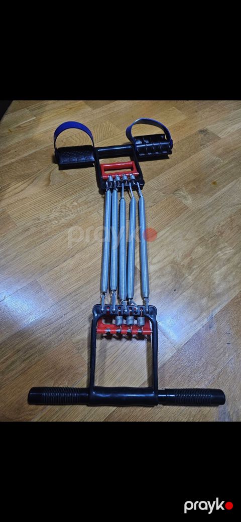 Yaylı pedal rezin ekspander (evdə fitnes üçün). elmler — Masazır