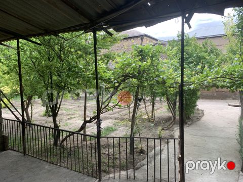 10 sot torpaqda 170m2 6 otaqlı mənzil satılır Naxçıvan şəhəri, Həsən Rəhmanov küçəsi, döngə 4, ev 1 — Bakı