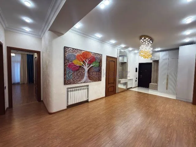 Satılır: 3 Otaq, Yeni tikili, Nizami r., 8-ci km q., 140.00 m² — Mənzil, Bakı (6)