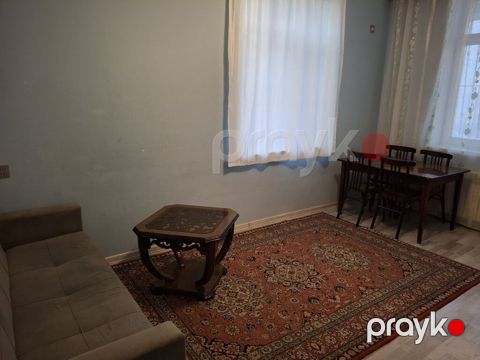 2 otaqlı mənzil – tam mebellidir - Geniş işıqlı zal: divan, klassik — Bakı