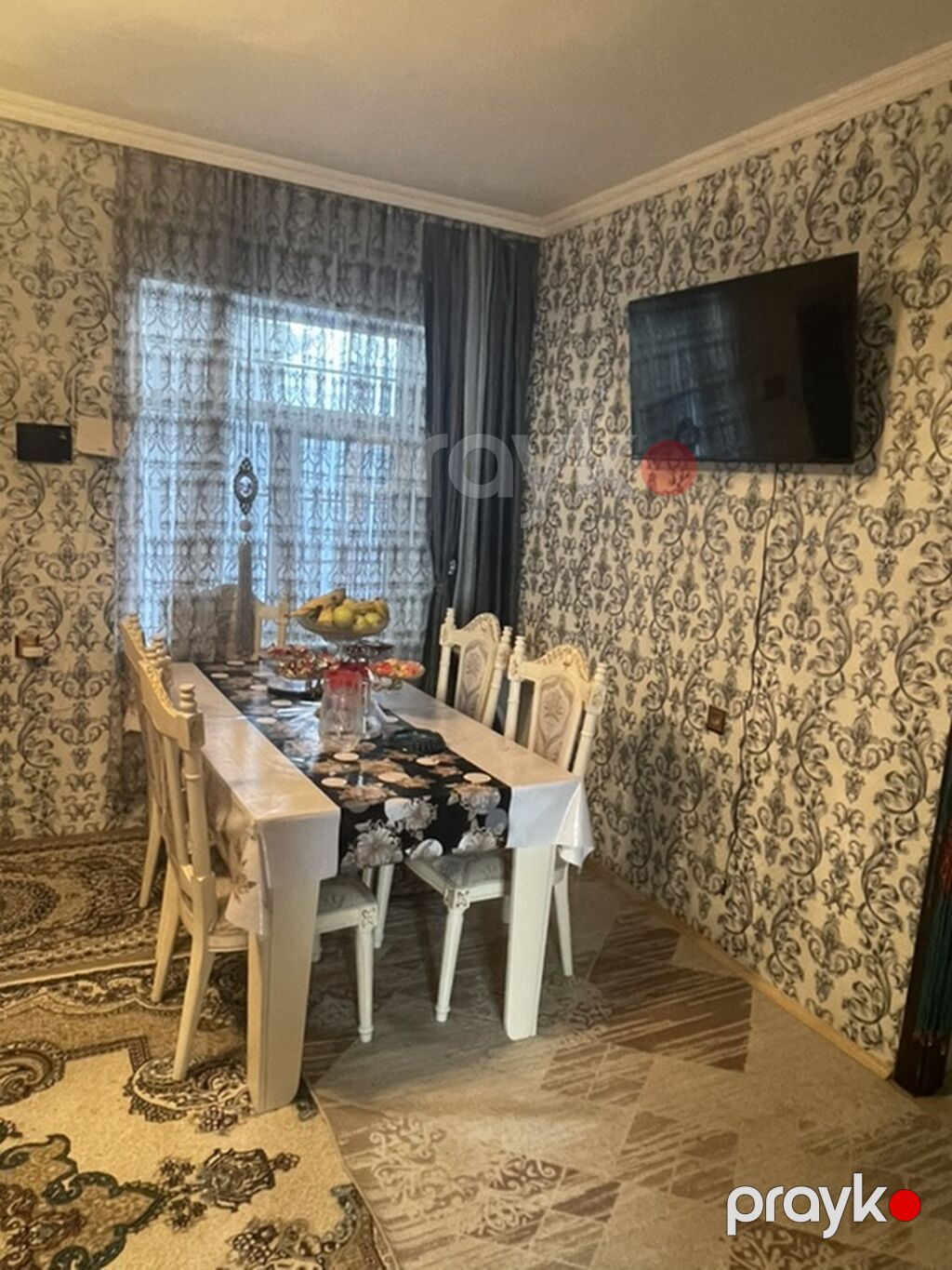 Bine savxozda 84 sayli baxca terefde 218 nomreli mektebe yaxin yerde 3 — Masalar və stullar, Digah (2)