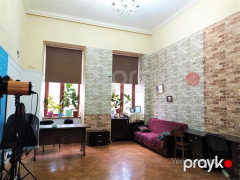 Satılır 4 otaqlı Bina evi menzil (Köhnə tikili), 180 m², Səbail rayonu — Bakı