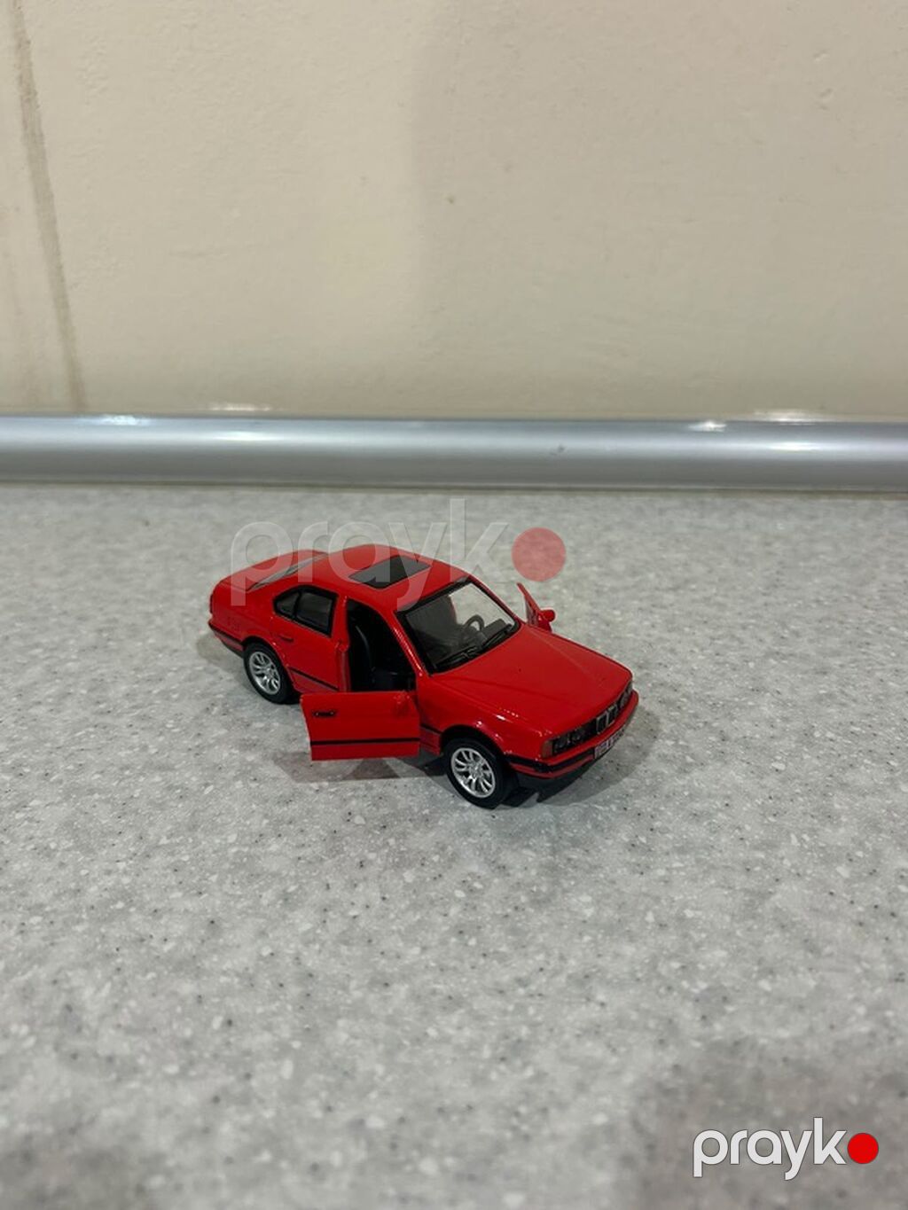 Qırmızı rəngli sedan miniatür avtomobil modeli - Korpus: dörd qapılı — Modellar, Bakı (4)