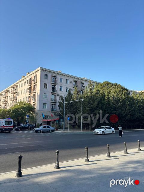 Satılır 3 otaqlı köhnə tikili 100 m² — Bakı