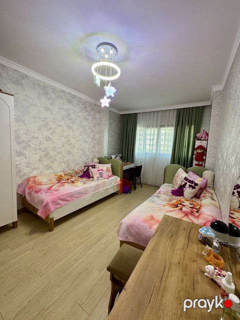 Satılır 4 otaqlı köhnə tikili 110 m² — Bakı