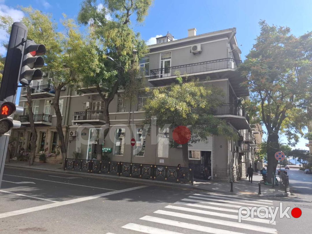 Satılır 6 otaqlı köhnə tikili 200 m² — Mənzil, Bakı (2)