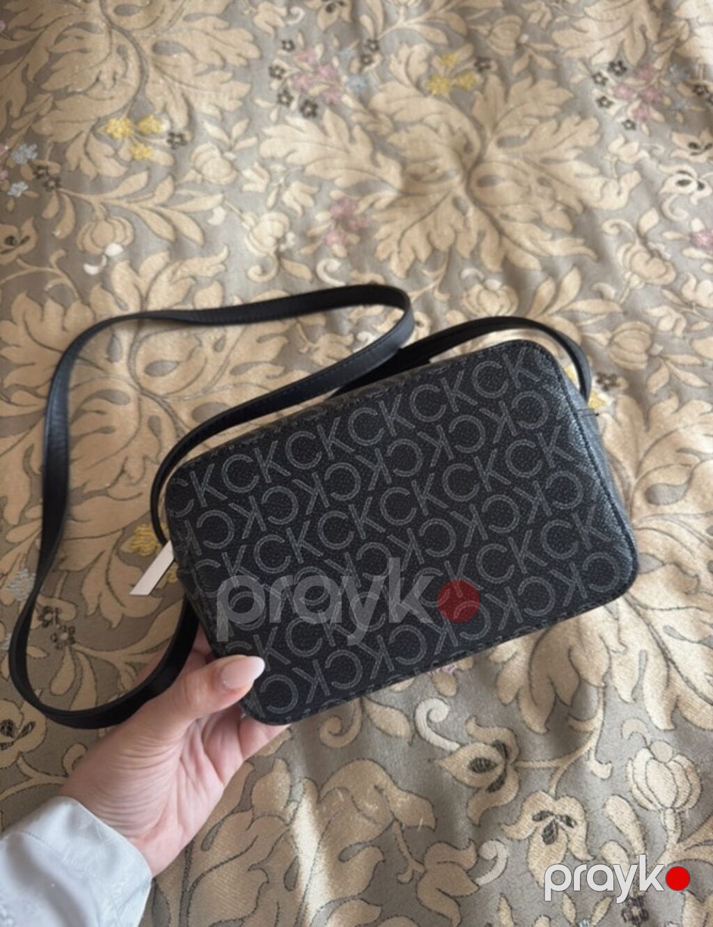 Calvin Klein çiyin/çapraz çanta - Rəng: qara, boz monoqram naxışlı — Çantalar, çamadanlar, cüzdanlar, Bakı (2)