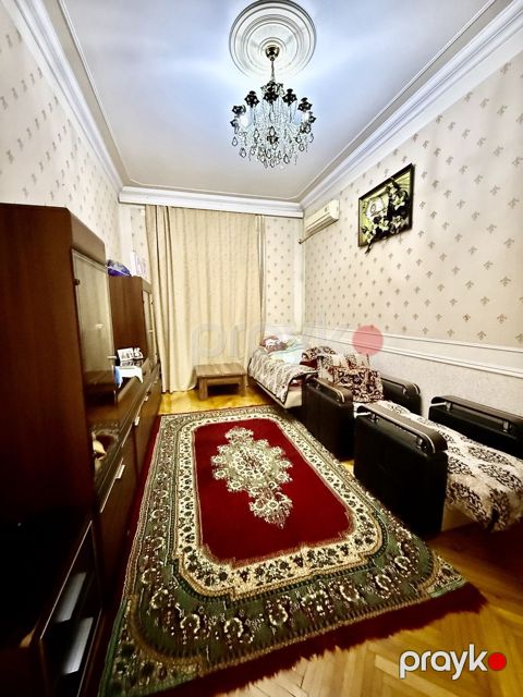 Satılır 2 otaqlı köhnə tikili 60 m² — Bakı