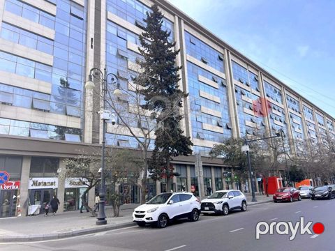 Satılır 2 otaqlı köhnə tikili 65 m² — Bakı