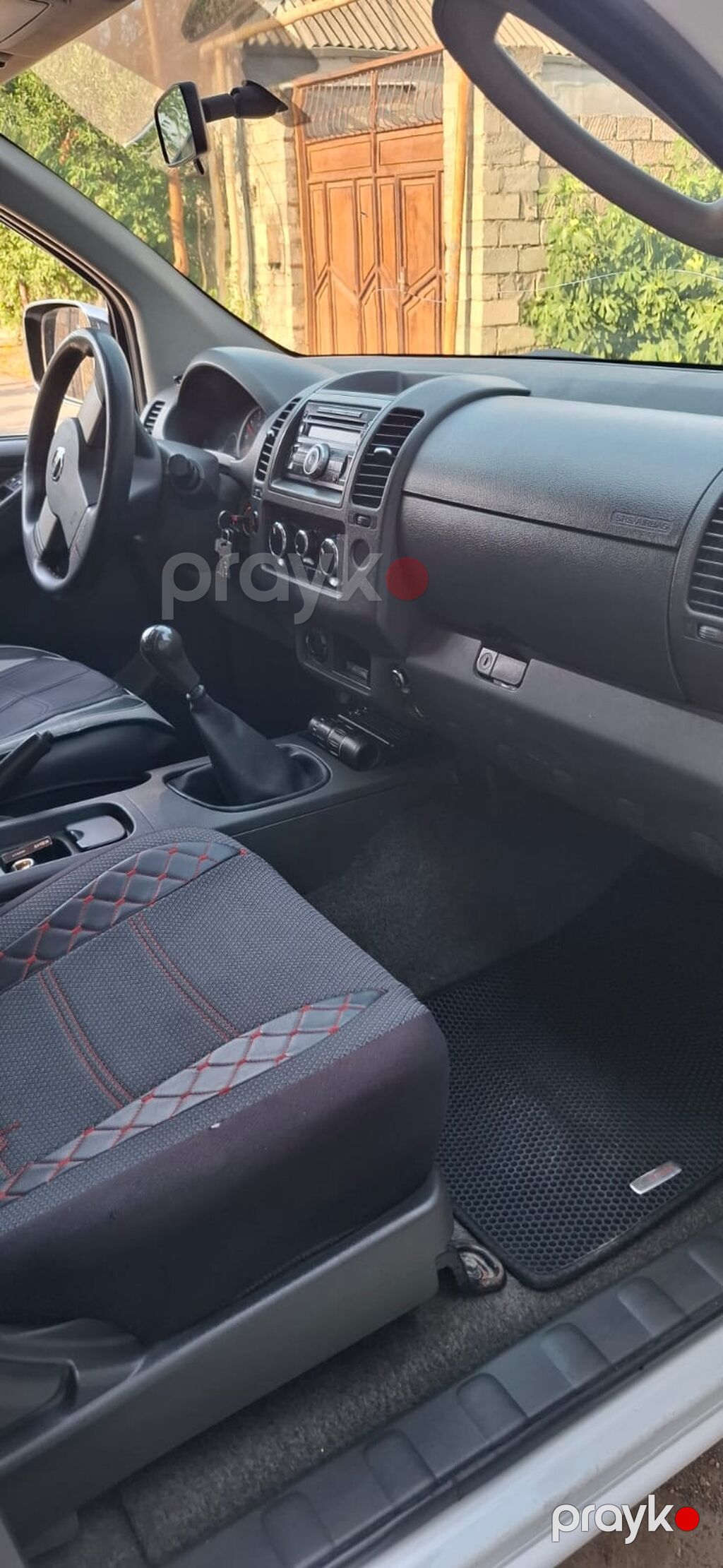 Nissan Navara LE pikap - Kuzov: ağ rəng, öndə xrom radiator — Avtomobillər, Digah (5)