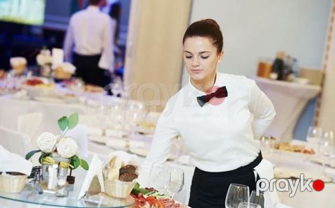 Ofisiant axtarilir 5 ulduzlu hotele İse duzelme deyil Bir basa — Bakı