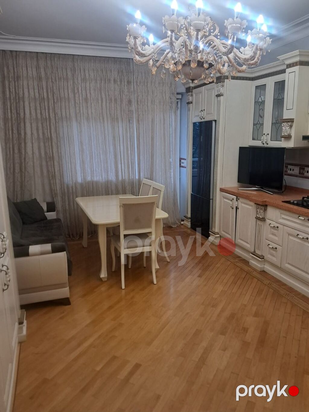 Geniş və zövqlə dizayn edilmiş mənzil interyeri - Zal: Klasik üslubda — Mənzil, Bakı (10)
