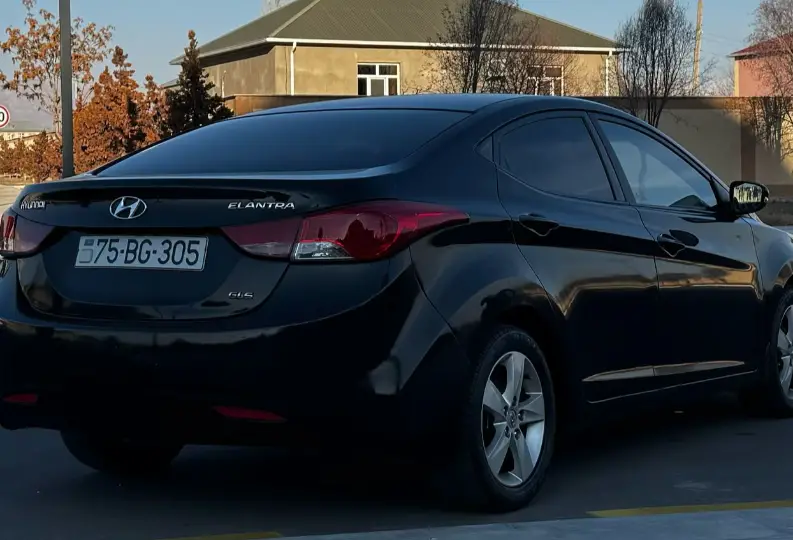 Hyundai Elantra 2012 — gündəlik icarə — Passenger Car Rental