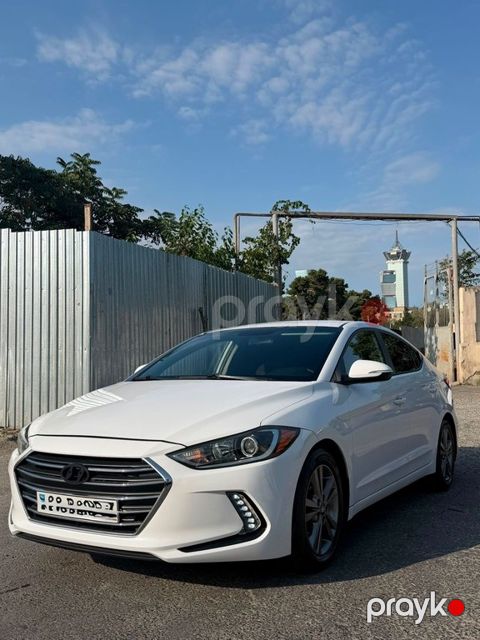 Hyundai Avante, 1.6 L, 2015 il, 330 000 km