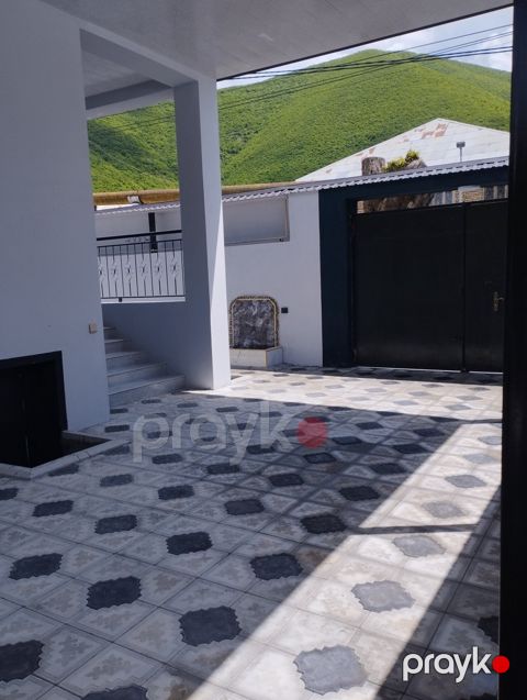 Həyət evi, Şəki r — Şəki