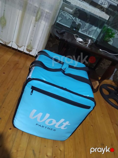 Wolt Partner termal çatdırılma çantası - Rəng: mavi, üzərində “Wolt — Bakı