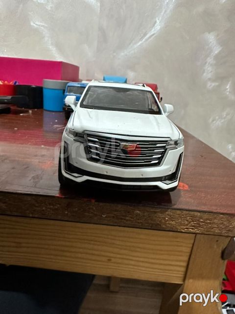 Cadillac Escalade 1 24 mofeli — Bakı