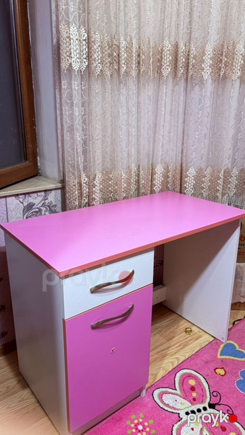 Uşaq otağı üçün yazı/oxu masası - Rəng: çəhrayı və ağ - Material — Digah