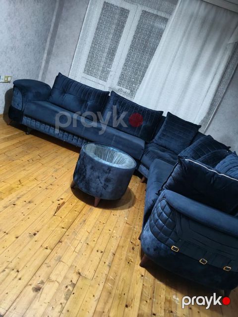 Künc divan+pufik 600₼. Açılır baza var. Ölçü dəqiq bilinmir. Ünvan — Bakı