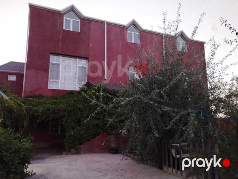 Satılır 9 otaqlı həyət evi/bağ evi 325 m² — Bakı
