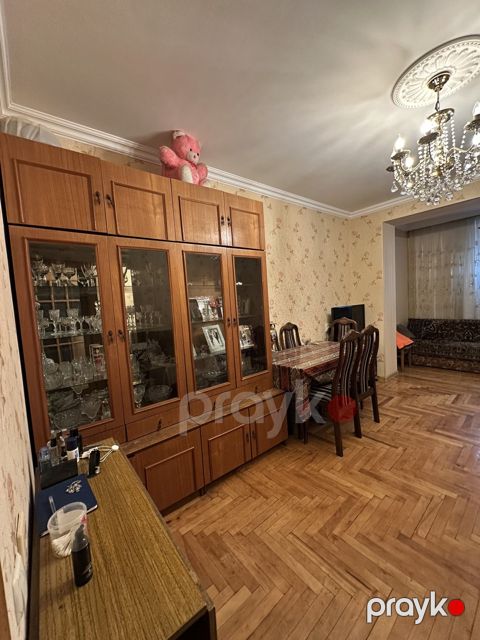 Satılır 2 otaqlı köhnə tikili 65 m² — Bakı