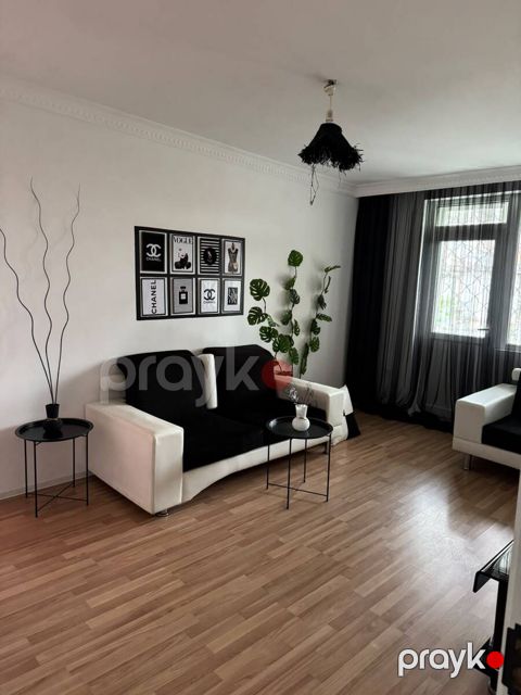 Satılır 2 otaqlı köhnə tikili 45 m² — Bakı