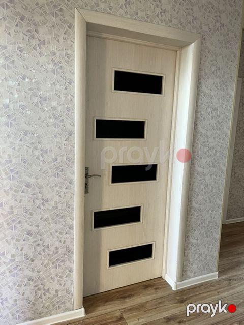 Ağ-açıq palıd tonlarında interyer qapısı 2 ci əl 5ədəddir normal — Bakı